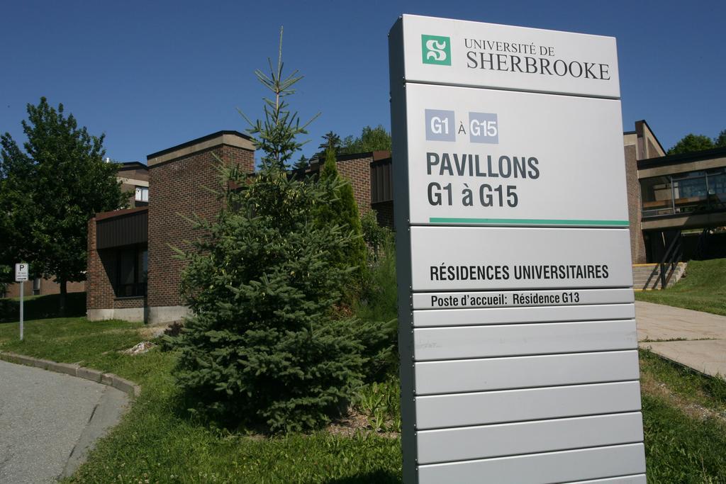 Au Campus-Hébergement hôtelier Université de Sherbrooke Extérieur photo